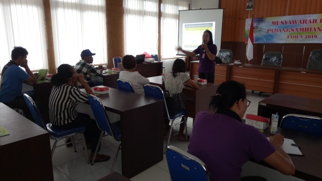 Orientasi Kesehatan Tradisional dan Akupresur di Desa Padang Sambian Kaja