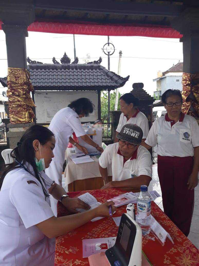 Pemeriksaaan Kesehatan Posyandu Paripurna Br. Taman Harum